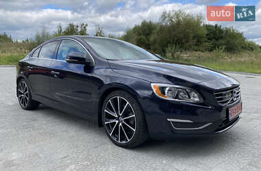 Седан Volvo S60 2015 в Львові