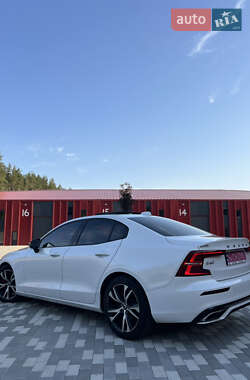 Седан Volvo S60 2019 в 