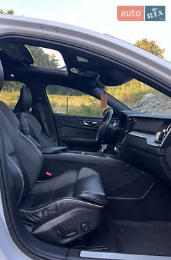 Седан Volvo S60 2019 в 
