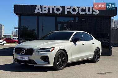 Седан Volvo S60 2019 в 