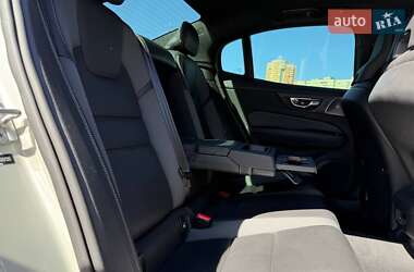 Седан Volvo S60 2019 в 