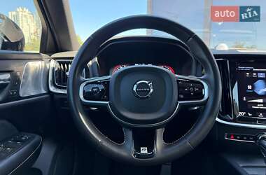 Седан Volvo S60 2019 в 