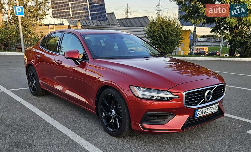 Седан Volvo S60 2019 в 