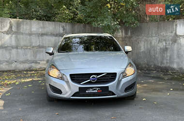 Седан Volvo S60 2013 в 