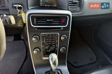 Седан Volvo S60 2012 в 