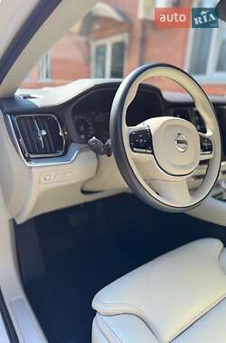 Седан Volvo S60 2020 в 