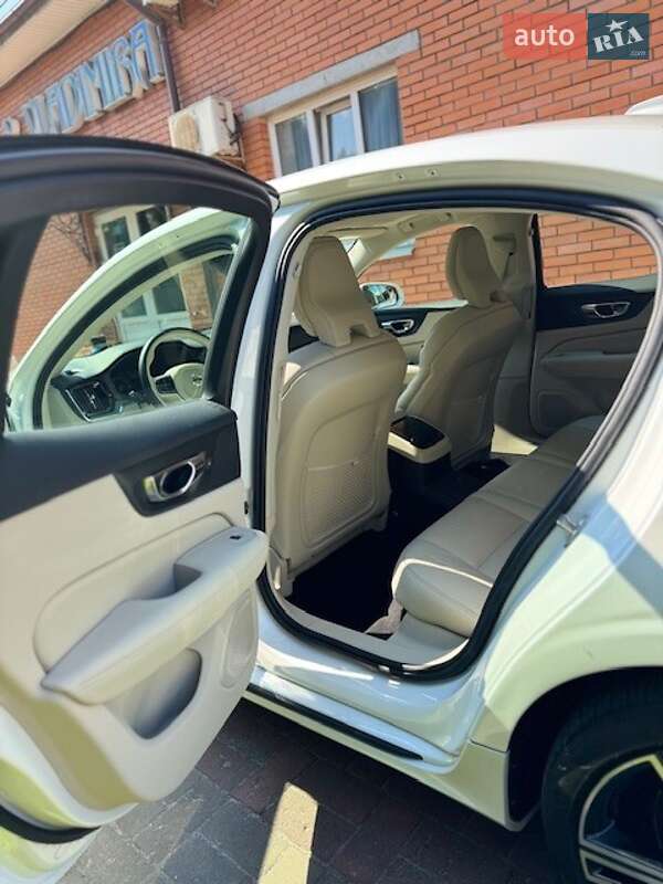 Седан Volvo S60 2020 в Києві фото 25 Седан Volvo S60 2020 в Києві