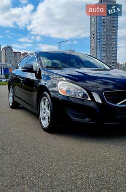 Седан Volvo S60 2012 в 