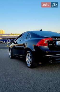 Седан Volvo S60 2012 в 