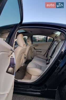 Седан Volvo S60 2012 в 