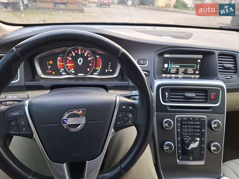 Седан Volvo S60 2015 в Отинії