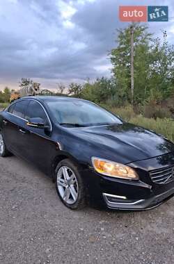 Седан Volvo S60 2015 в Отинії