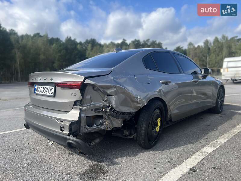 Седан Volvo S60 2020 в Славутиче