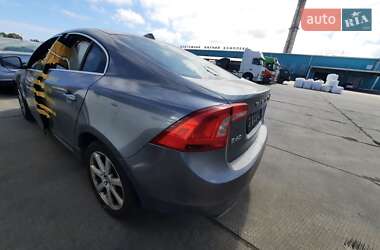 Седан Volvo S60 2015 в 