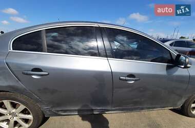 Седан Volvo S60 2015 в 