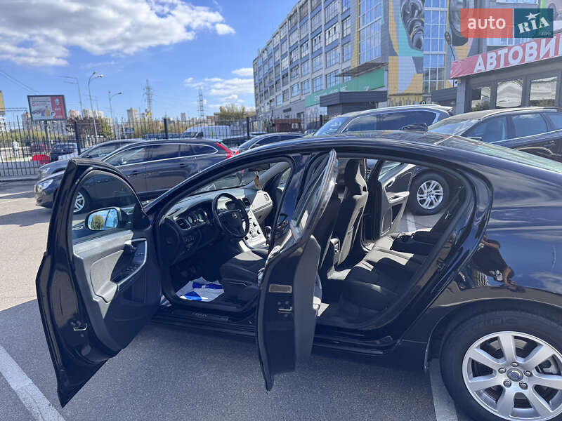Седан Volvo S60 2012 в Киеве