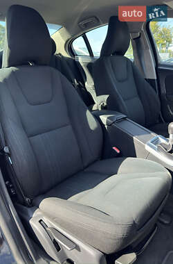 Седан Volvo S60 2012 в 