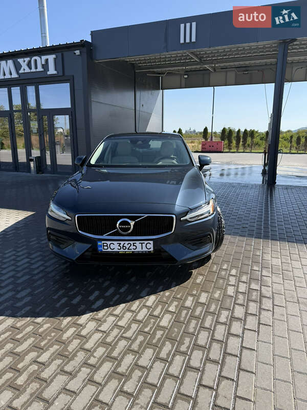 Седан Volvo S60 2018 в Золочеві