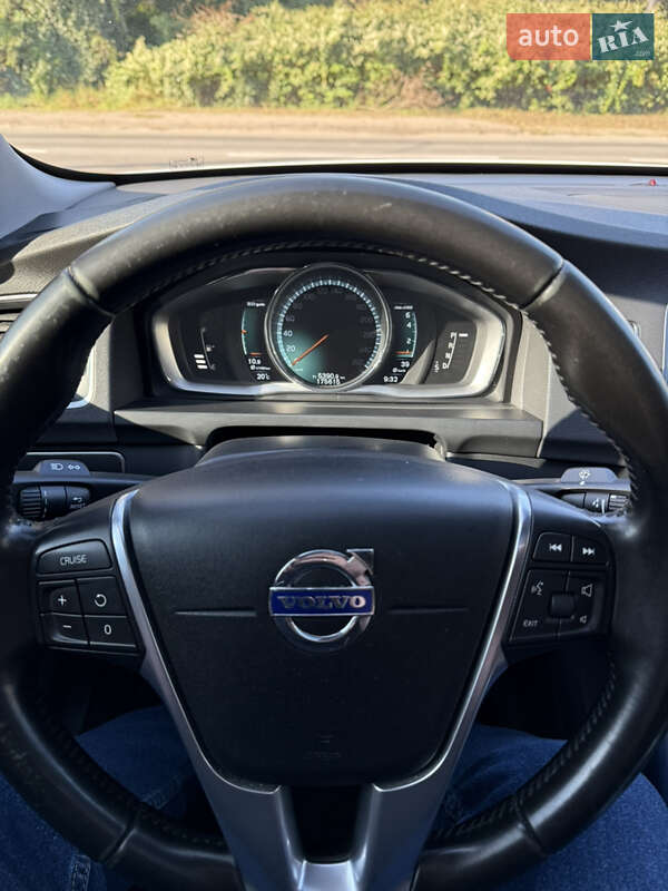 Седан Volvo S60 2015 в Черновцах