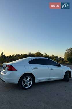Седан Volvo S60 2015 в 
