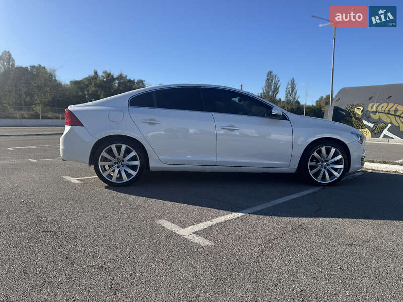 Седан Volvo S60 2016 в Киеве
