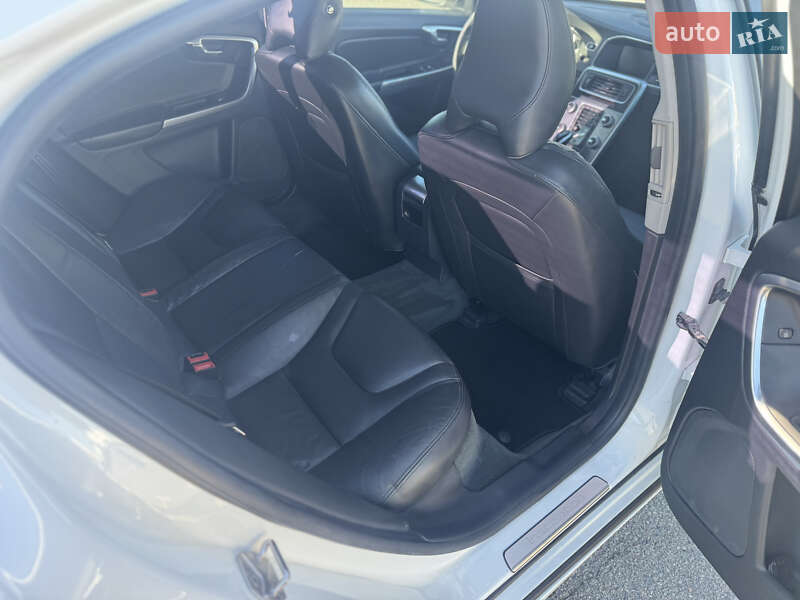 Седан Volvo S60 2016 в Киеве