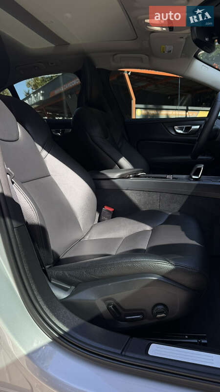 Седан Volvo S60 2023 в Одесі