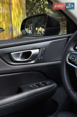 Седан Volvo S60 2023 в 