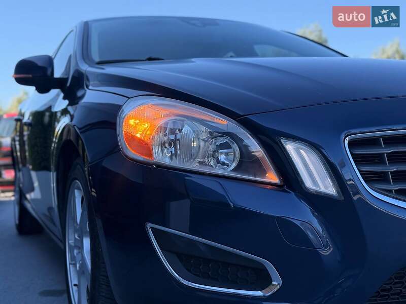 Седан Volvo S60 2013 в Ровно