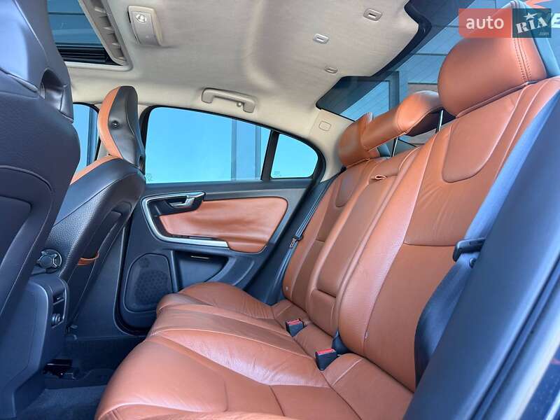 Седан Volvo S60 2013 в Ровно