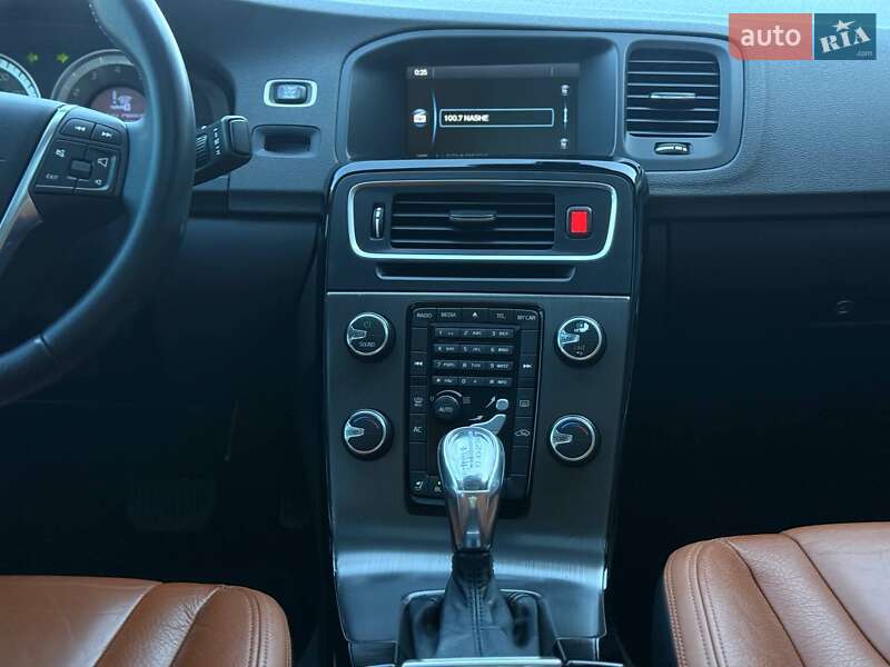 Седан Volvo S60 2013 в Ровно