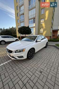 Седан Volvo S60 2016 в Львове