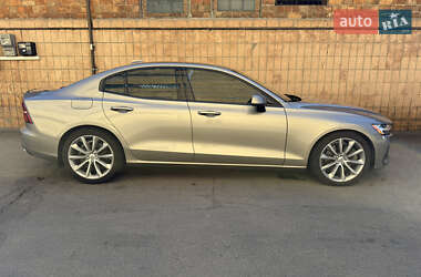 Седан Volvo S60 2019 в 