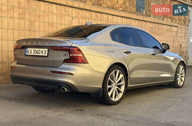 Седан Volvo S60 2019 в 