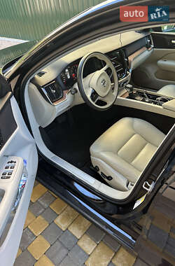Седан Volvo S60 2020 в 
