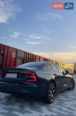 Седан Volvo S60 2020 в 