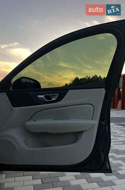 Седан Volvo S60 2020 в 