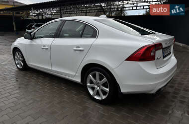 Седан Volvo S60 2015 в 