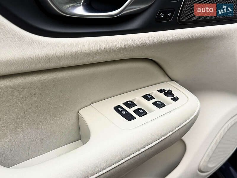 Седан Volvo S60 2024 в Киеве