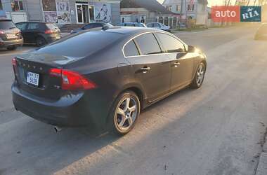 Седан Volvo S60 2012 в 