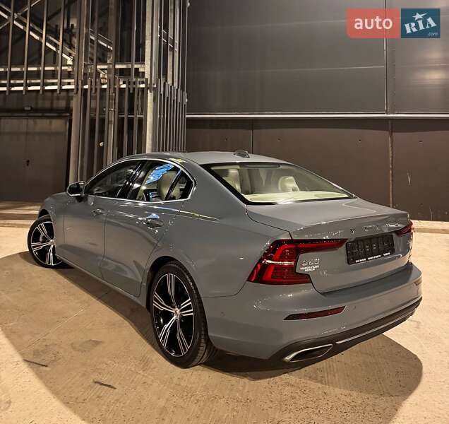 Седан Volvo S60 2021 в Киеве