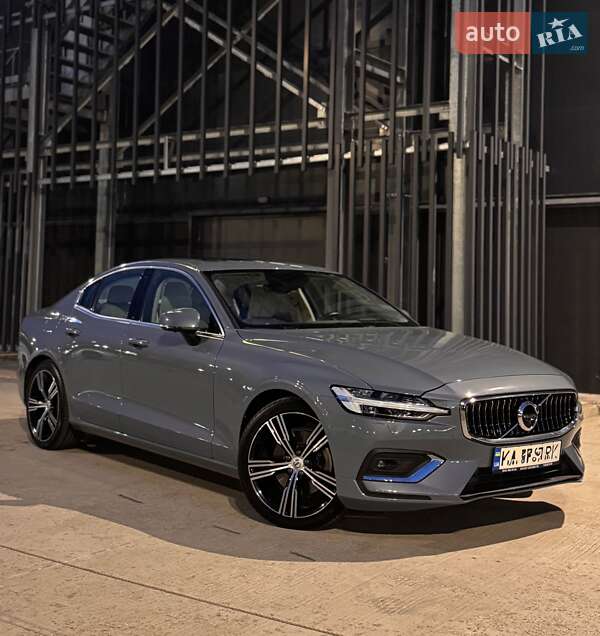 Седан Volvo S60 2021 в Киеве
