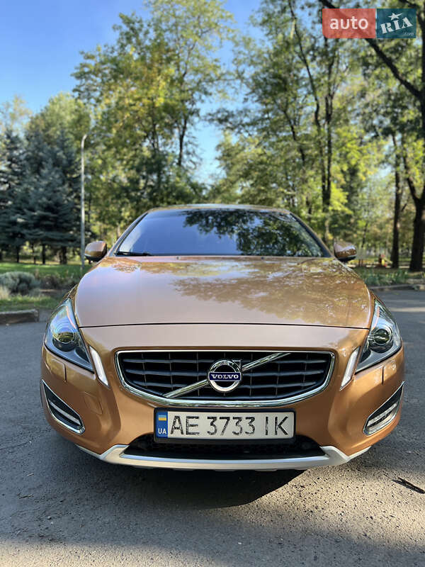 Седан Volvo S60 2012 в 