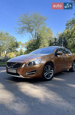 Седан Volvo S60 2012 в 