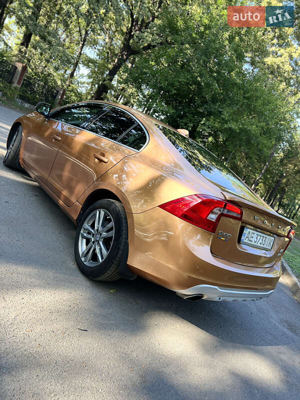 Седан Volvo S60 2012 в Кривому Розі