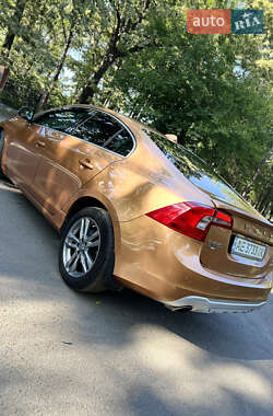 Седан Volvo S60 2012 в 