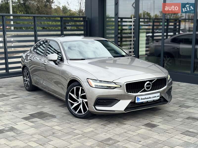 Седан Volvo S60 2019 в 
