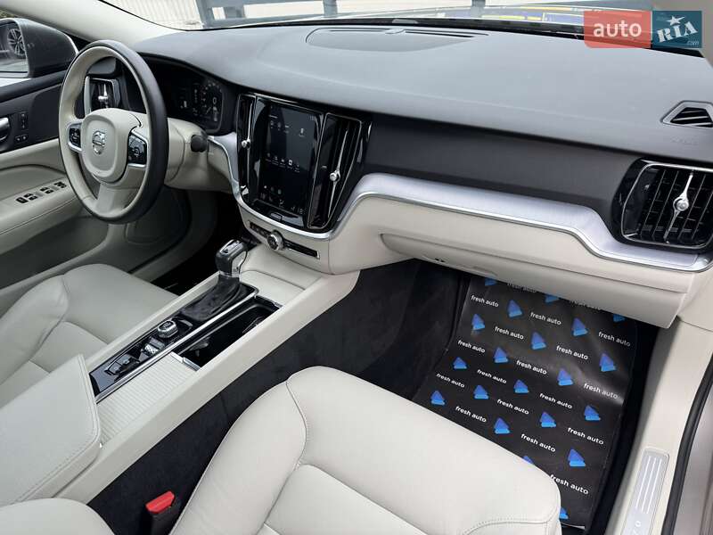 Седан Volvo S60 2019 в Ровно