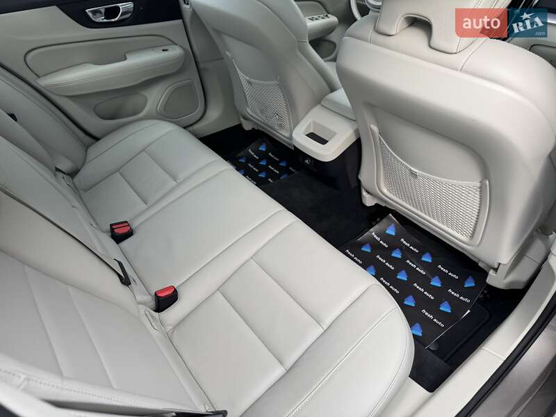 Седан Volvo S60 2019 в Ровно