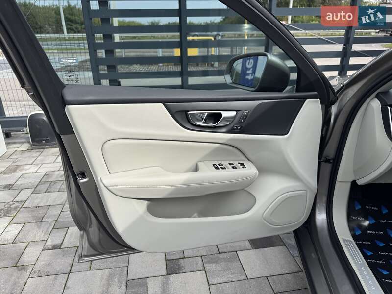 Седан Volvo S60 2019 в Ровно